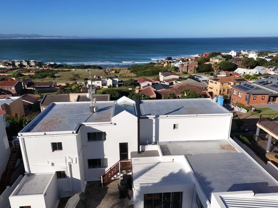 7 Bedroom Property for Sale in Wavecrest Eastern Cape